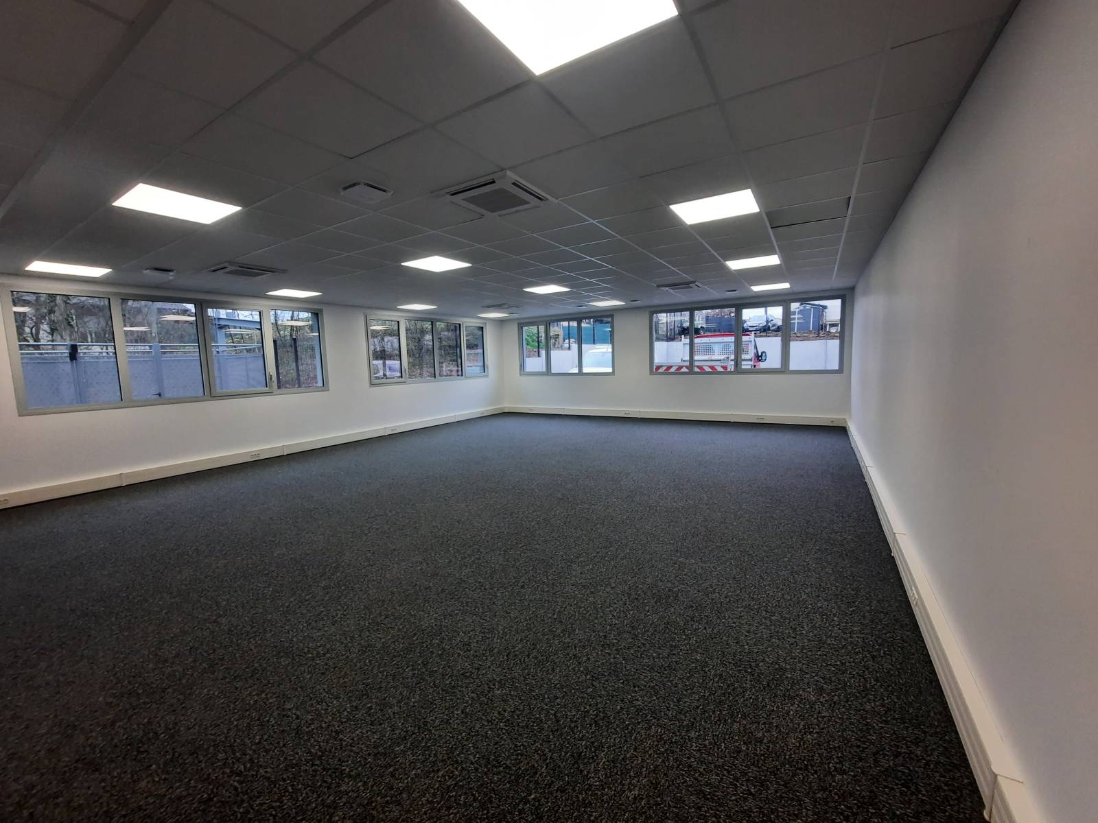 Rénovation et aménagement complets de deux plateaux de bureaux à Lissieu, près de Lyon