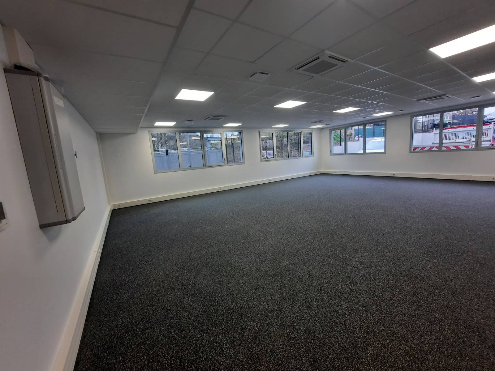 Rénovation et aménagement complets de deux plateaux de bureaux à Lissieu, près de Lyon