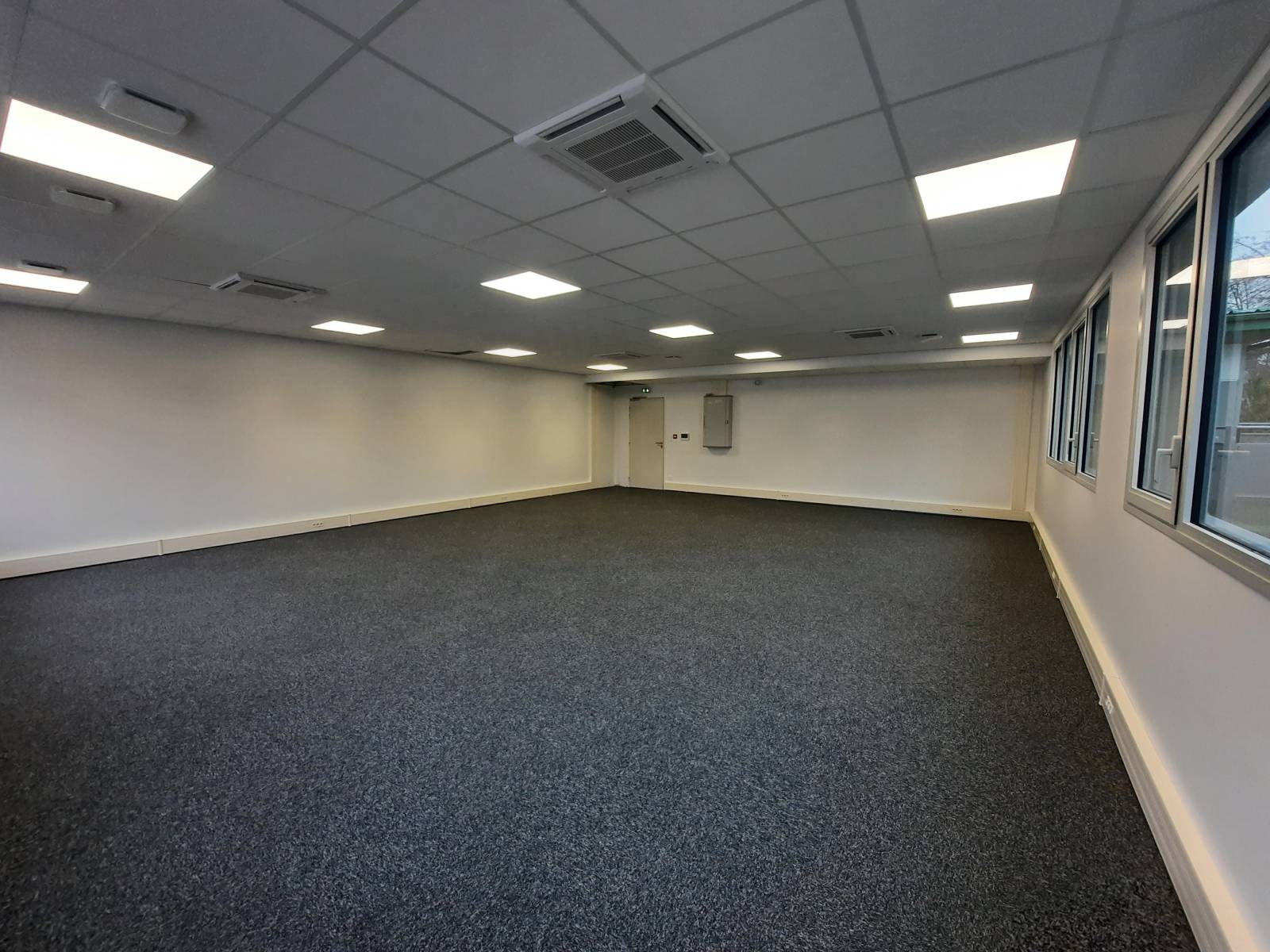 Rénovation et aménagement complets de deux plateaux de bureaux à Lissieu, près de Lyon