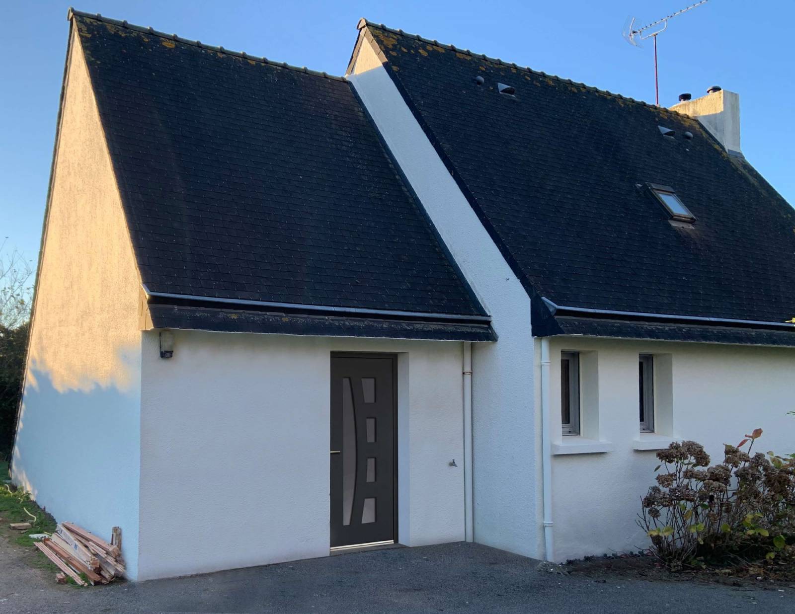 Demande d’une déclaration préalable de travaux pour une extension de garage accolé à une maison existante à Mâcon