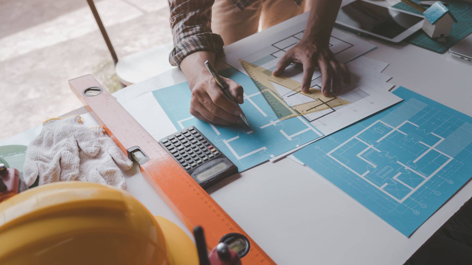 Entreprise générale du bâtiment pour rénovation intégrale d’un local commercial avec mise en conformité accessibilité PMR Villefranche sur Saône dans le Beaujolais près de Trévoux 01600 dans l'Ain