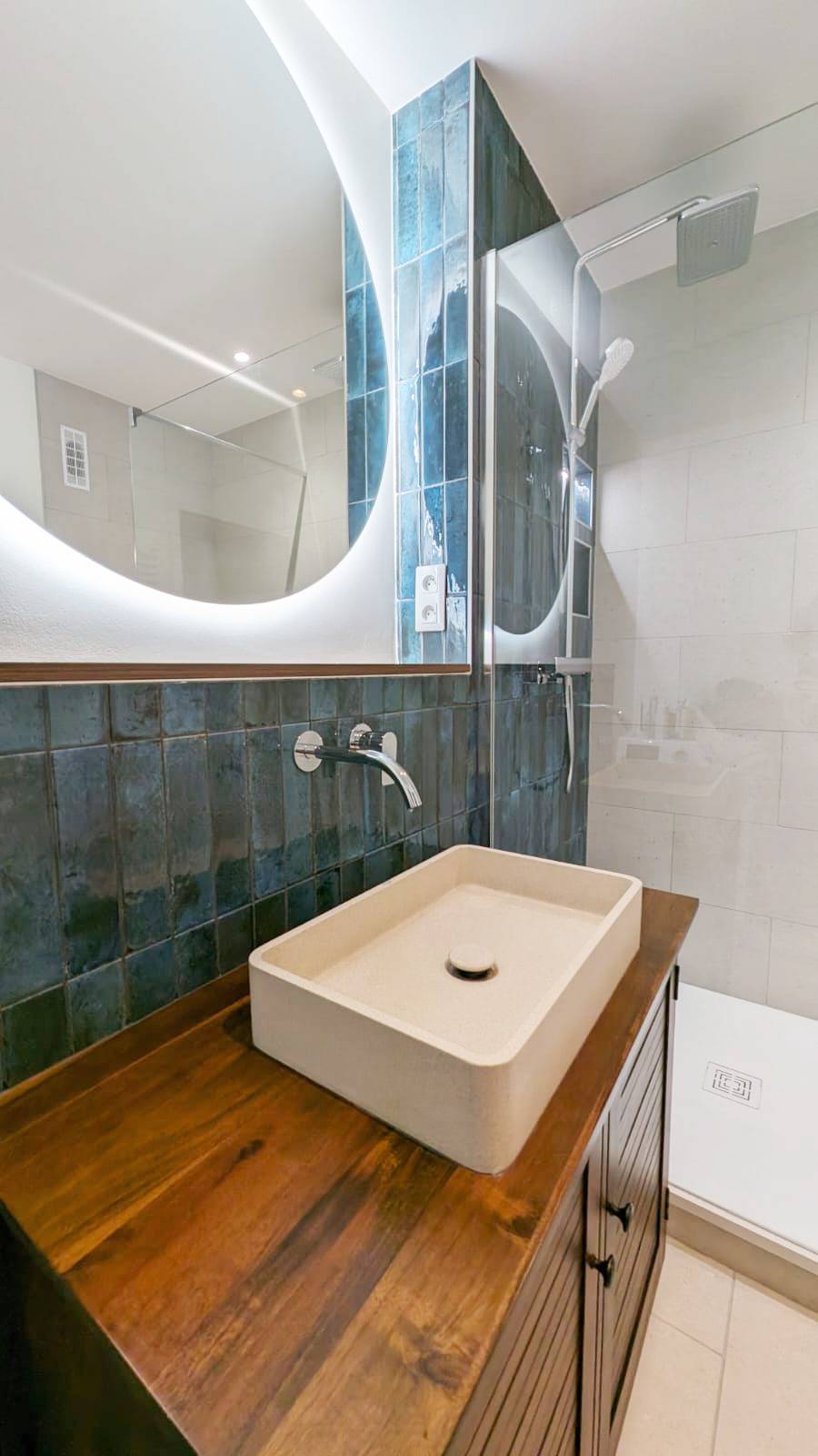 Rénovation complète d'une salle de bain moderne à Lyon