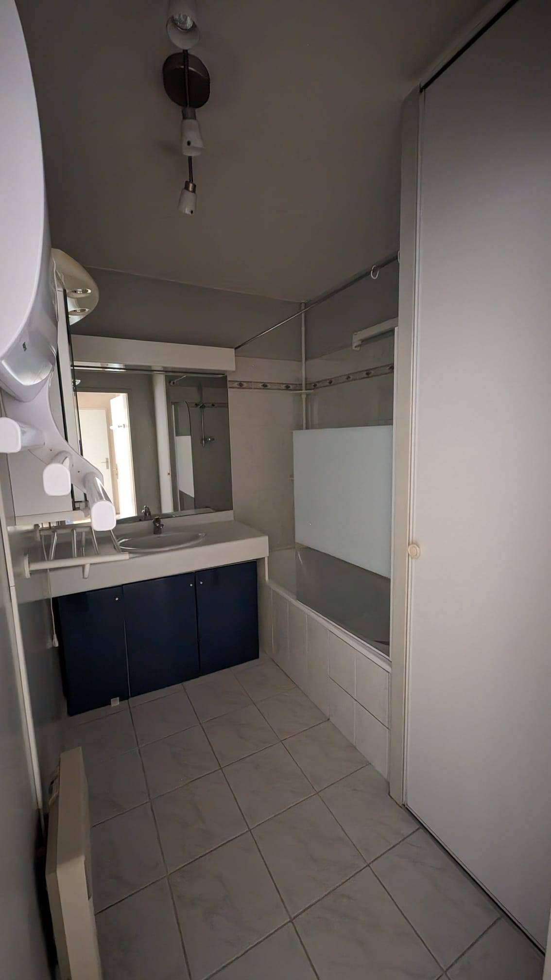 Photo avant/après d'une rénovation d'une salle de bain à Lyon
